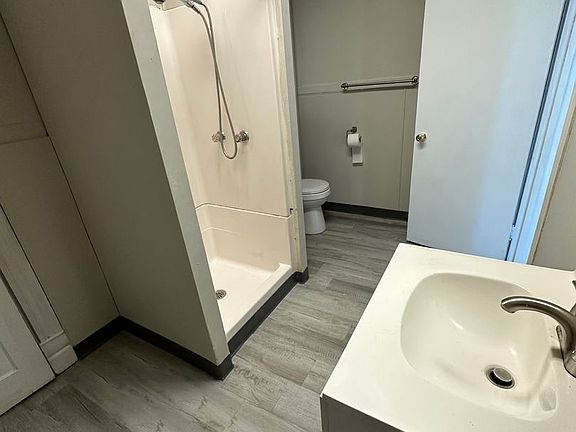 4th image of 103 E Church St #201