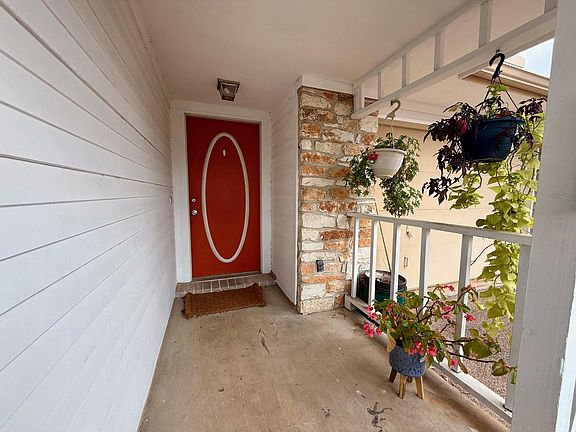 3rd image of 16704 Whitebrush Loop