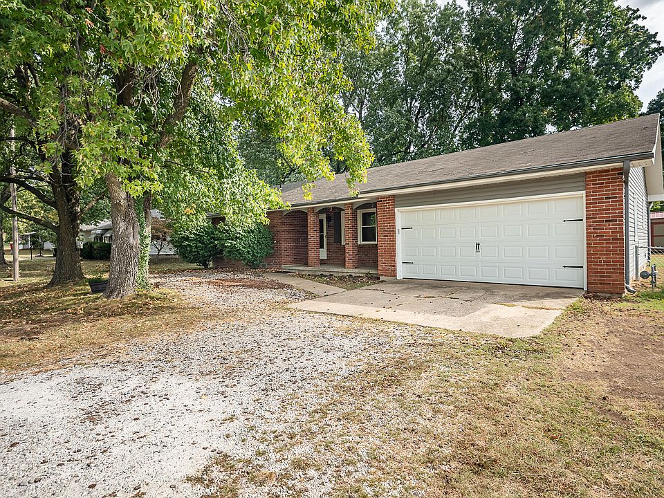 1st image of 214 S Farmer Road