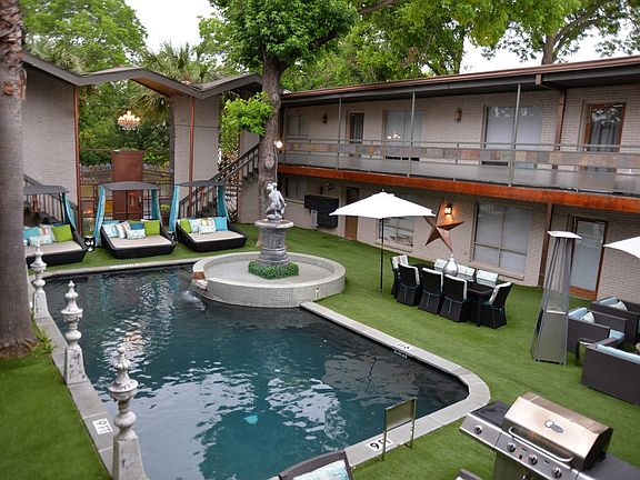 5808 Gaston - VILLA COURTYARD