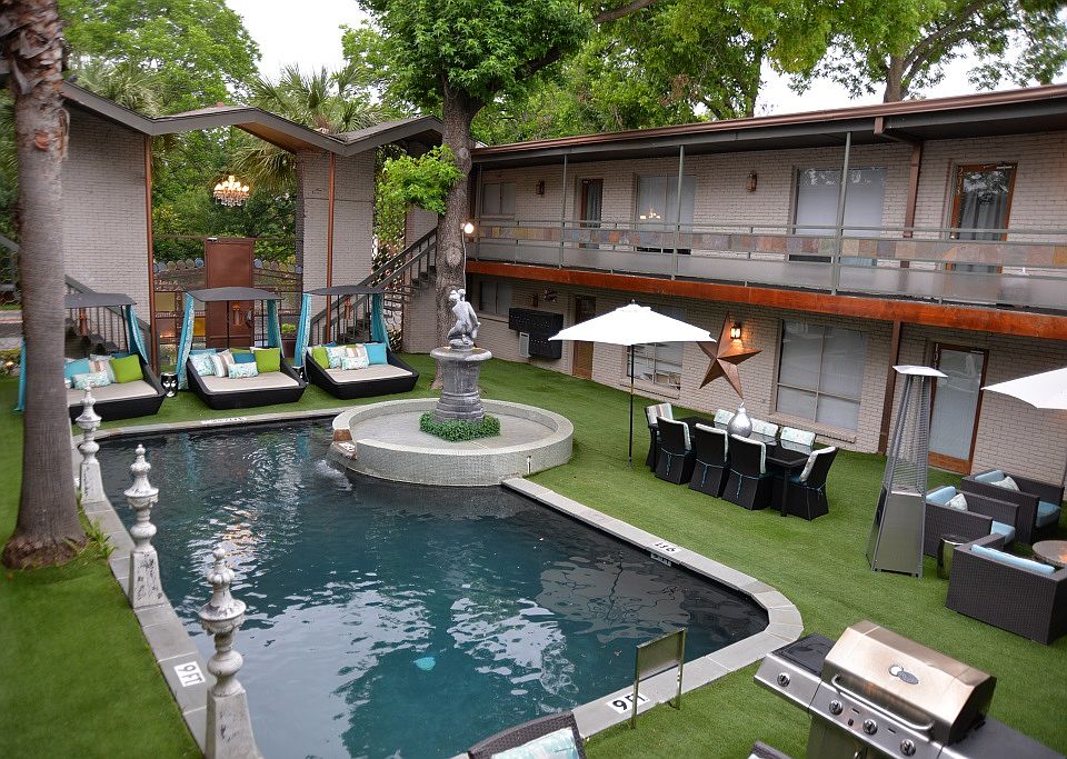 5808 Gaston - VILLA COURTYARD
