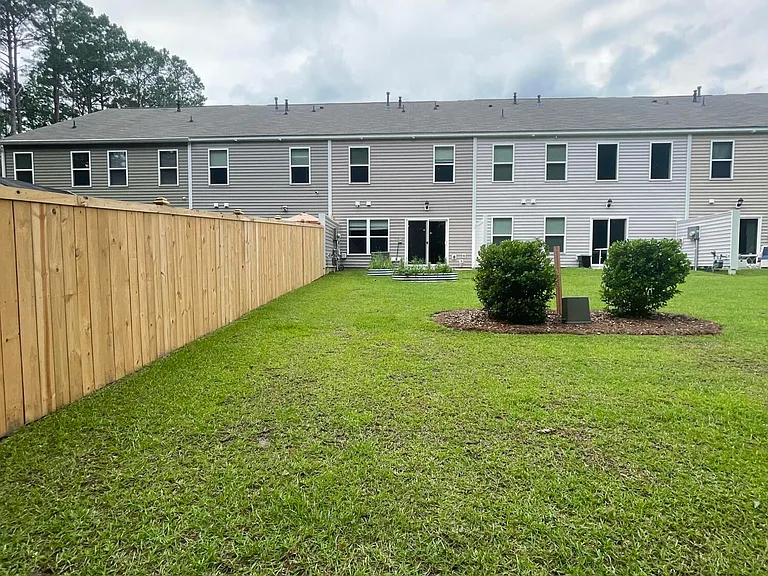 135 E Sunrise Ln — Photo 25