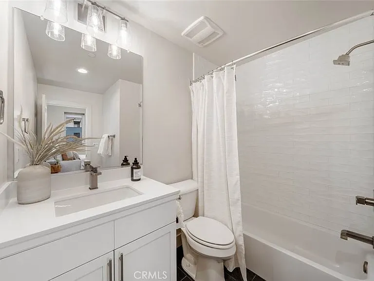2478 Victoria Ave #104 — Photo 7