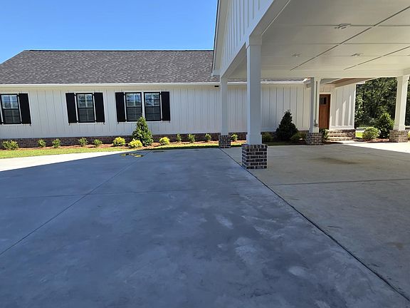 4th image of 242 Leadwood St.