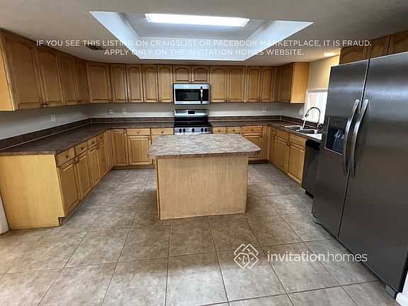 5th image of 832 SE Thornhill Dr