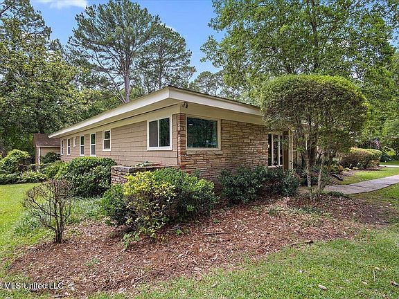 3rd image of 3669 Cavalier Dr