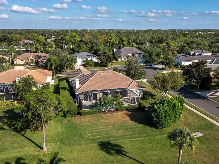 Butlers Crest Dr — Photo 45