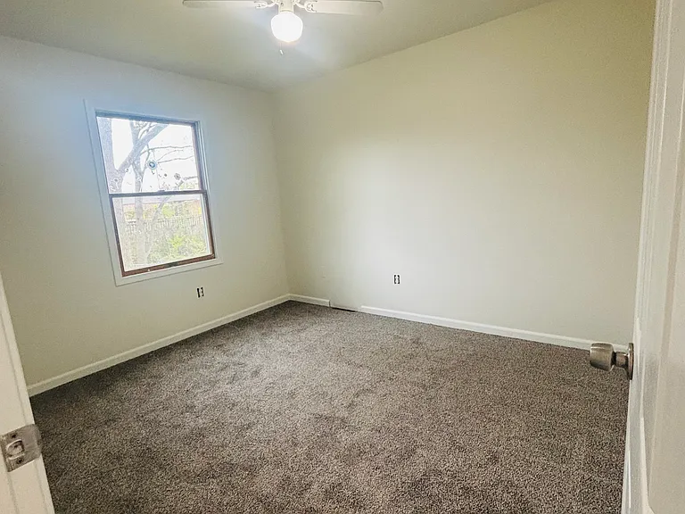 424 Winona Ave NW — Photo 10