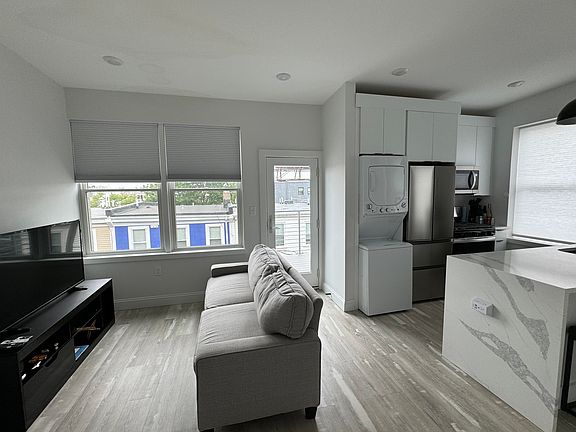 3rd image of 108 Chelsea St #1-R