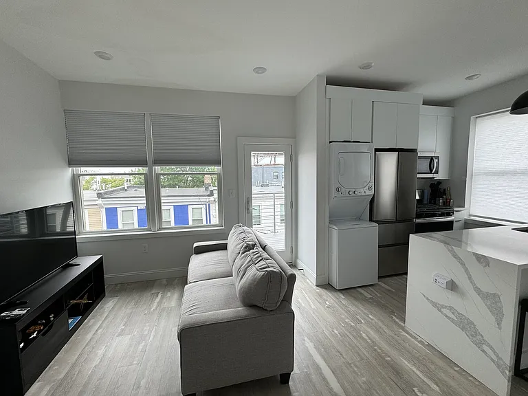 108 Chelsea St #1-R — Photo 3