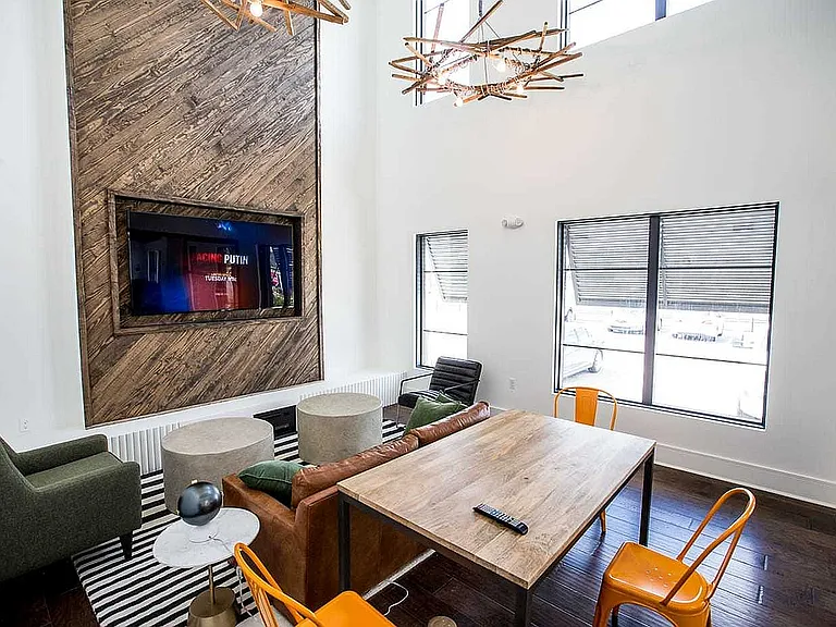 5959 Burbank Dr — Photo 40