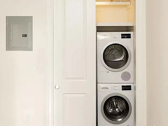 5th image of 338 E 55th St APT 5B