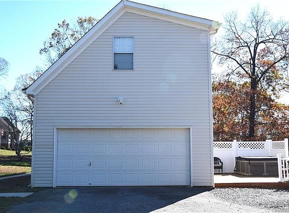 4th image of 105 Gatwick Ct