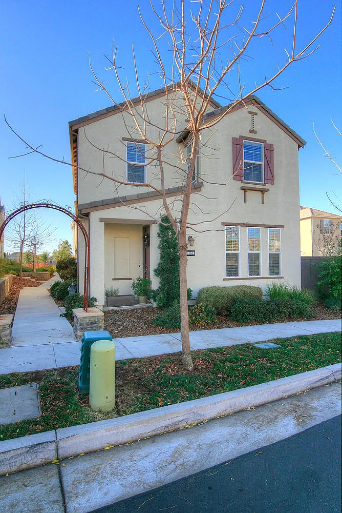 180 Talmont Circle photo 1