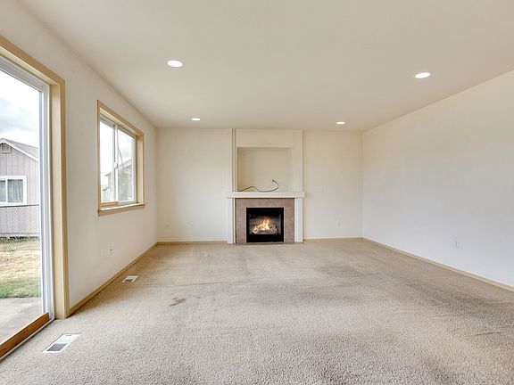 5th image of 16210 Birkland St SE