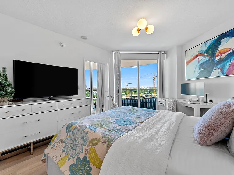 347 N New River Dr E #1203 — Photo 20