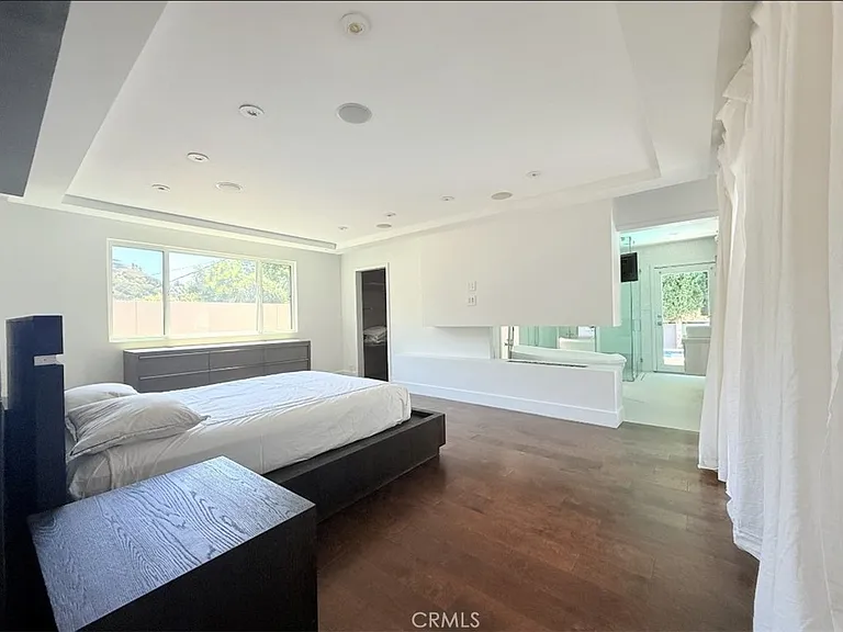 1801 Roscomare Rd — Photo 16