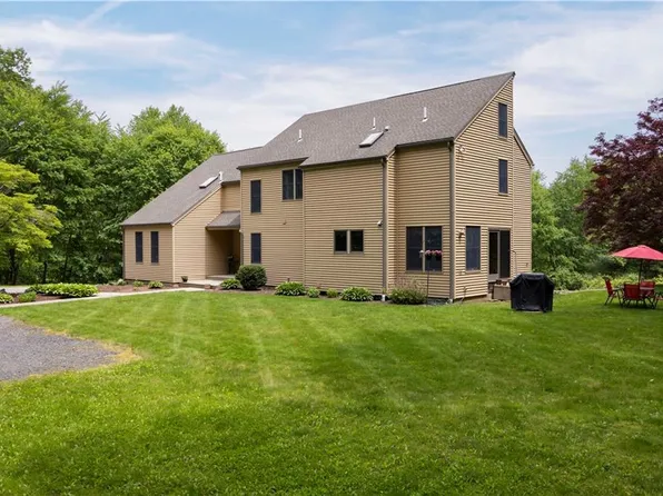 71 Phillips Ln, Chepachet, RI 02814