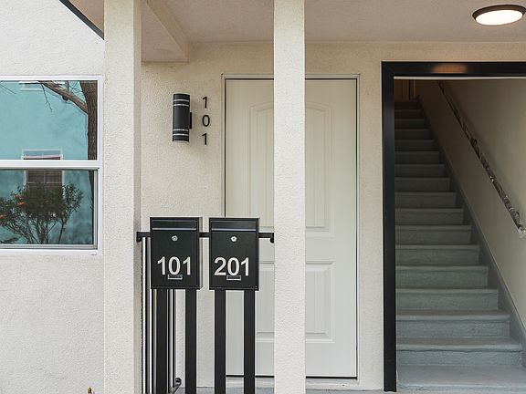 5th image of 1065 E Spazier Ave #101