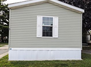 3 Oak Blvd, Belleville, MI 48111