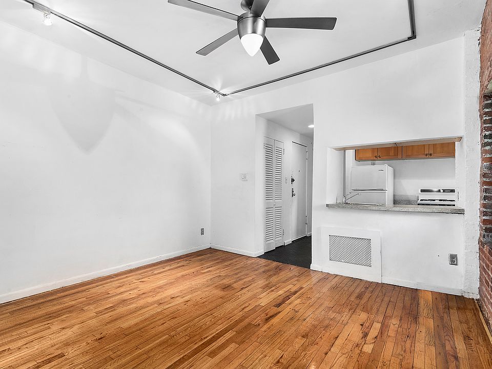 2nd image of 424 W 46th St APT 4B