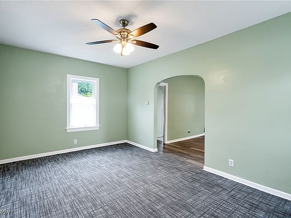 3rd image of 321 Cornell Ave