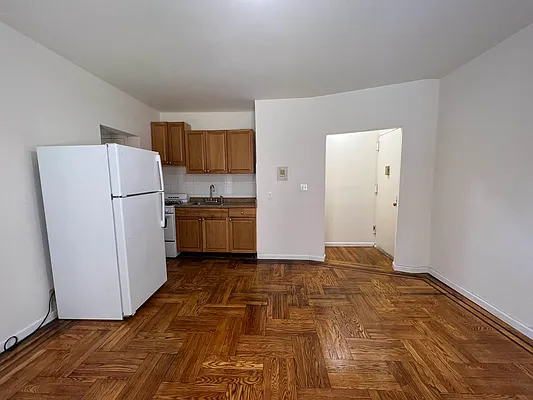 Rented by Queens Apartments Realty LLC | media 2
