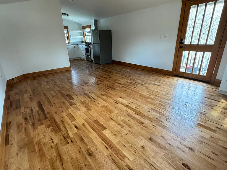 1029 W Oak St — Photo 3