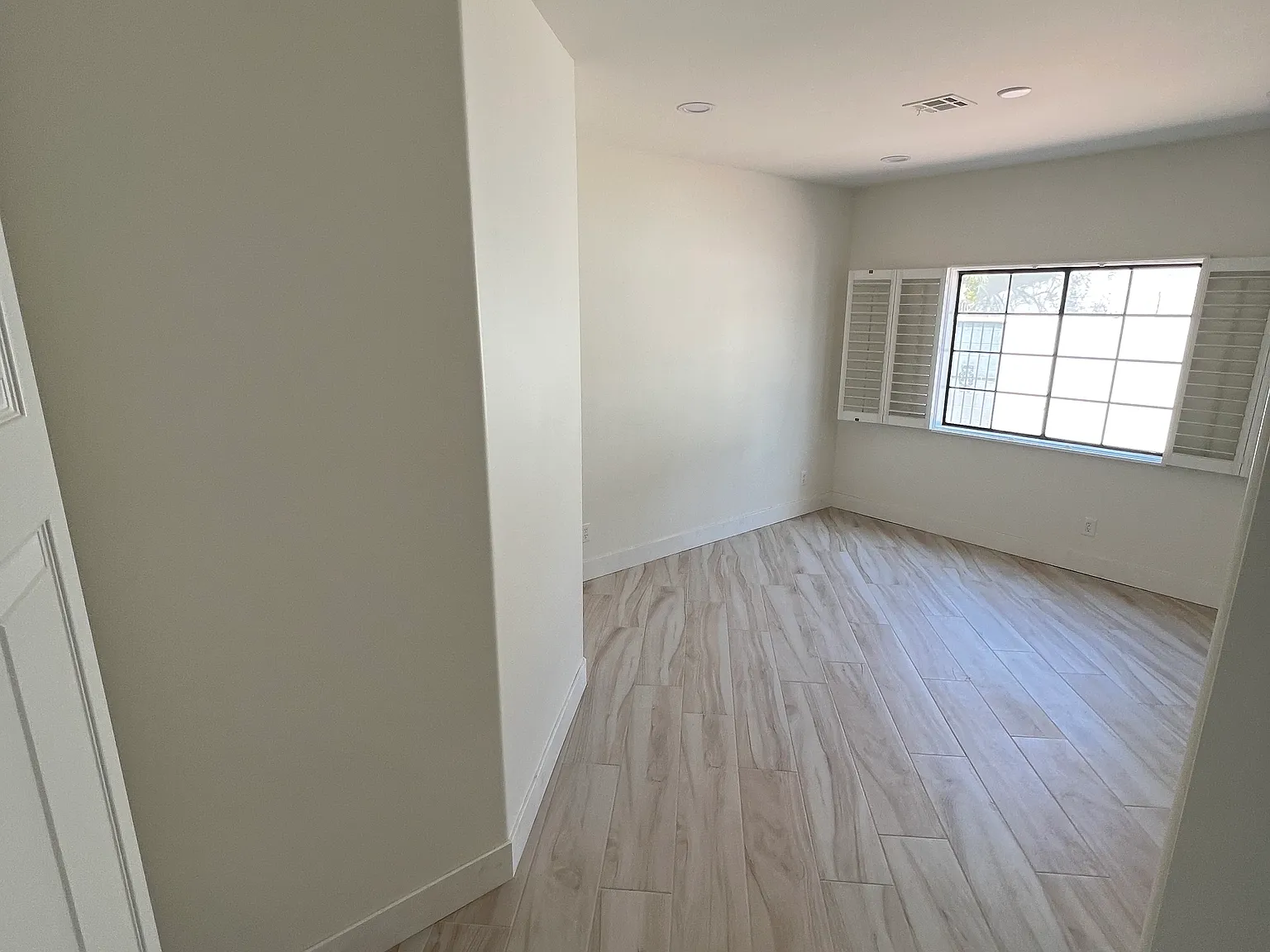 4 bed, 2678 sqft, $999 — Photo 3