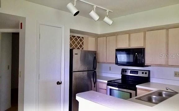 4th image of 7340 Westpointe Blvd APT 323