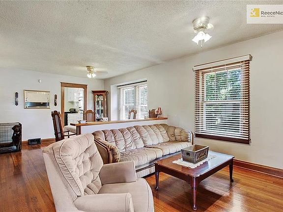 3rd image of 415 N Crysler Ave