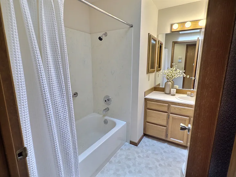 3910 Maple Rd — Photo 14
