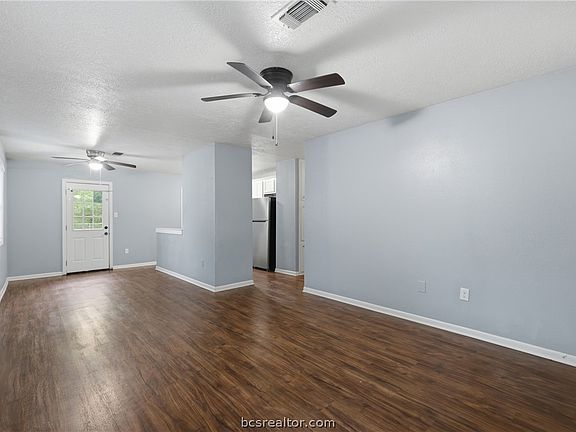 3rd image of 502 W 14th St