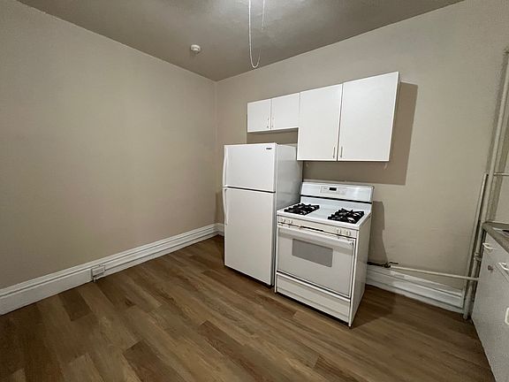 New fridge. Gas range.