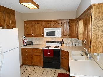 4th image of 630 NW Kay Dr