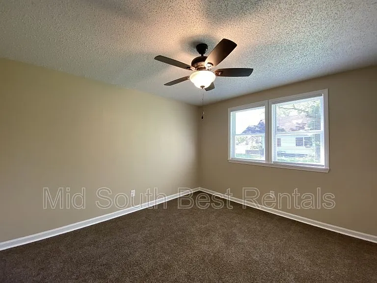 1812 S Summit St — Photo 4