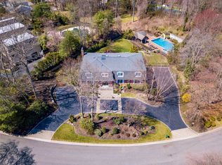 8 Nome Dr, Woodbury, NY 11797