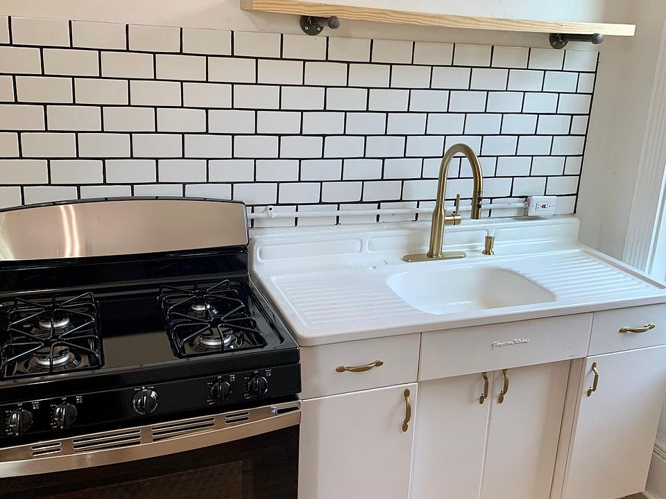 1st image of 2220 Park Ave #3