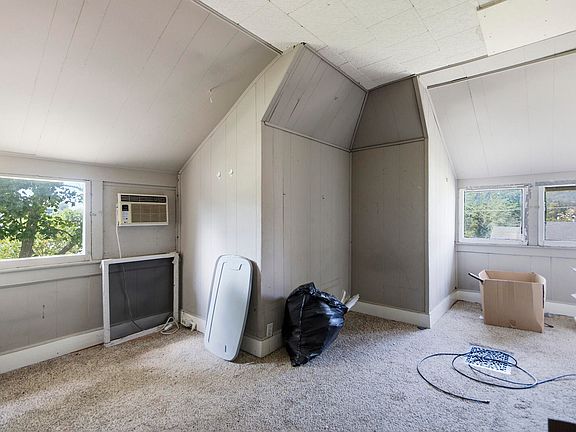 18th image of 103 E Stone St