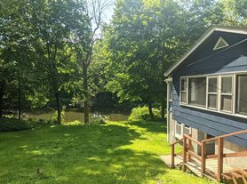 1943 New Hackensack Rd, 1D