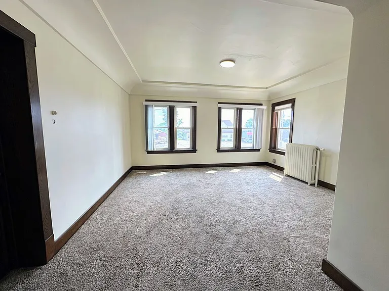 812 State St — Photo 3
