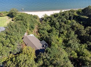 5 Colgate Ct, Shoreham, NY 11786