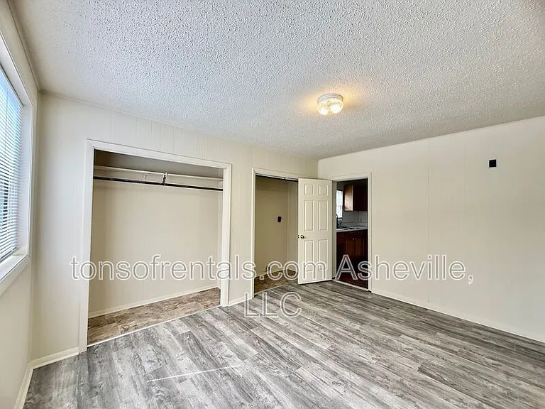 2604 Hendersonville Rd — Photo 12