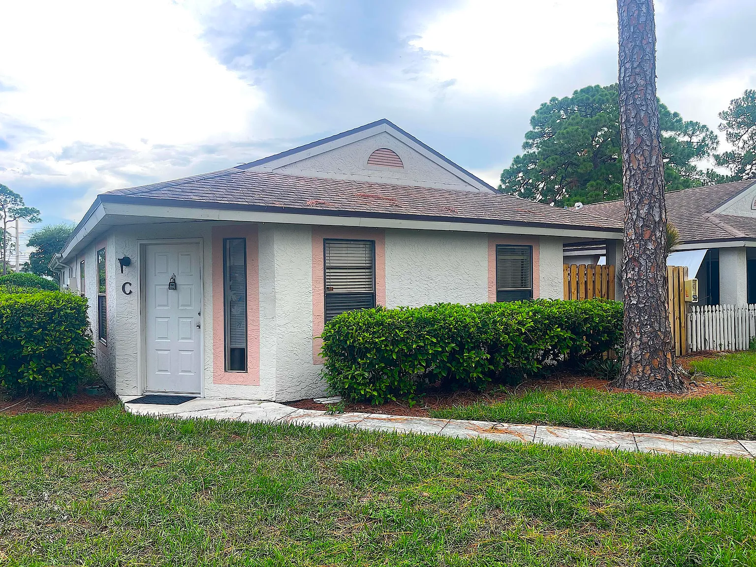 2 bed, 2.0 bath, 1005 sqft, $1,600 — Photo 1