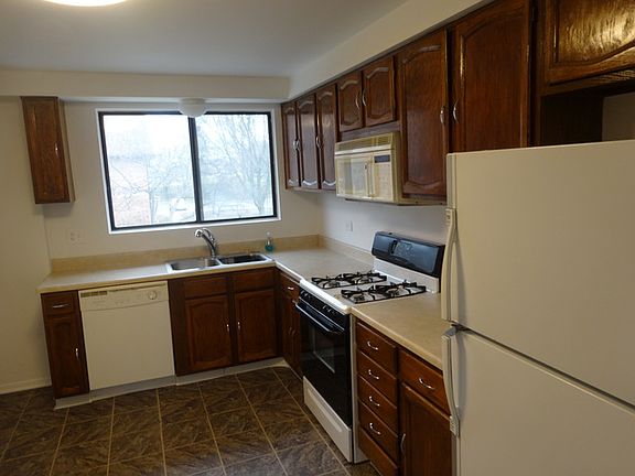 3rd image of 1408 S Fairfield Ave APT 47B