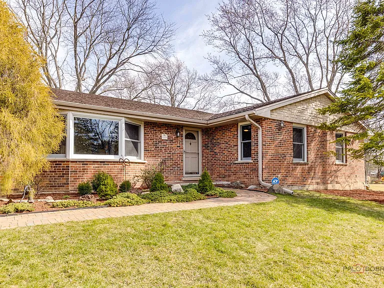 1447 Carol Ln — Photo 3