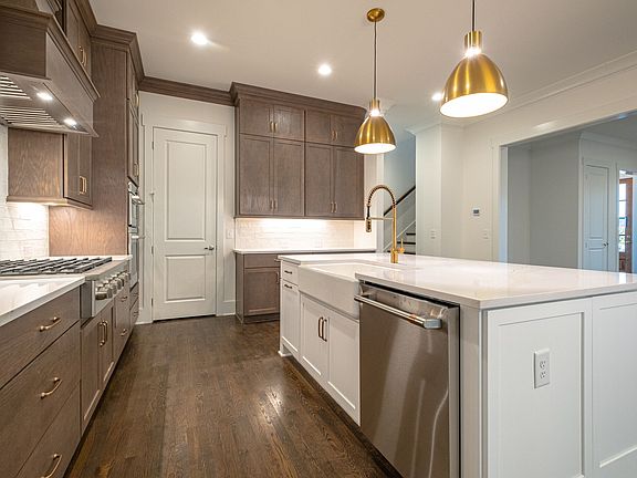5th image of 925 Jasper Avenue Lot #2265