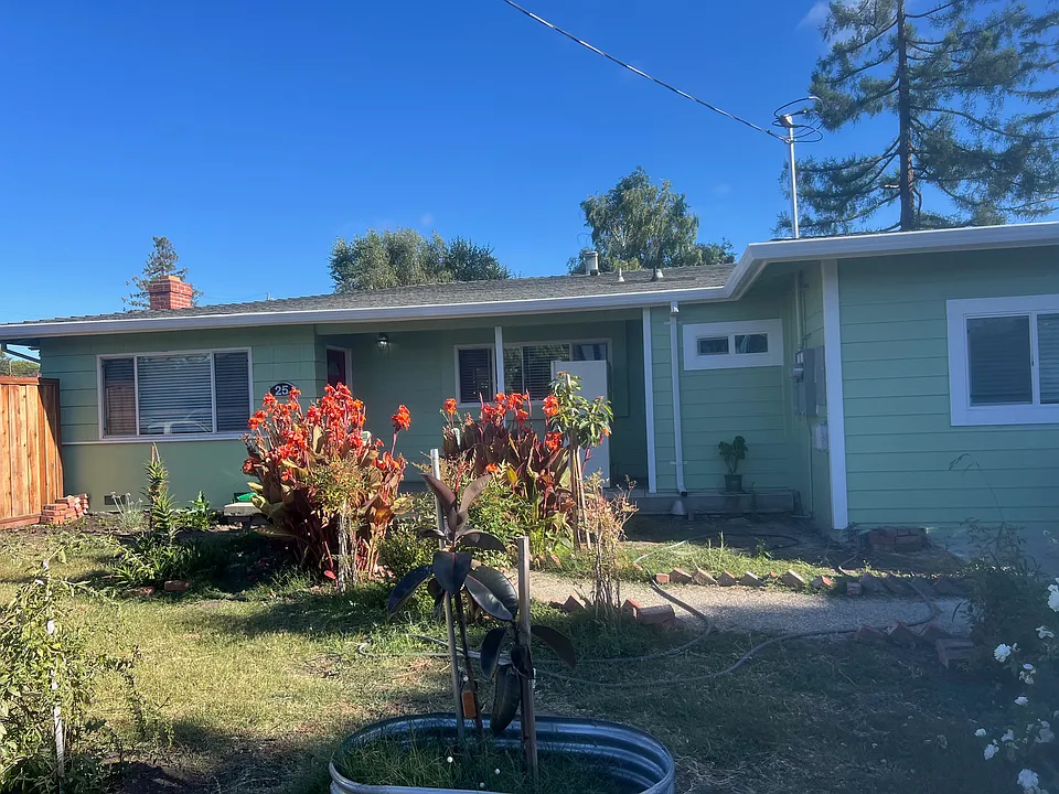 25 Kathryn Dr