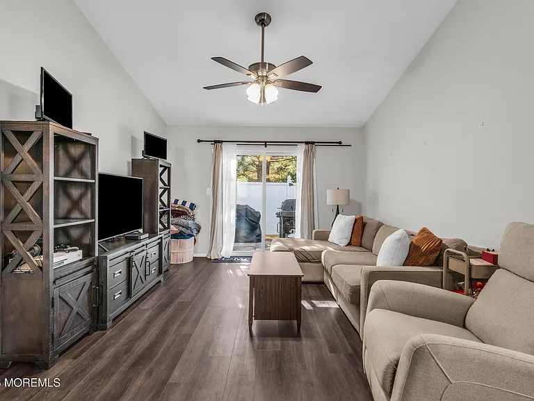 21 Dawn Ct — Photo 9