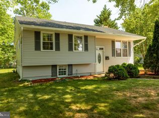 416 Patrick Ln, Herndon, VA 20170